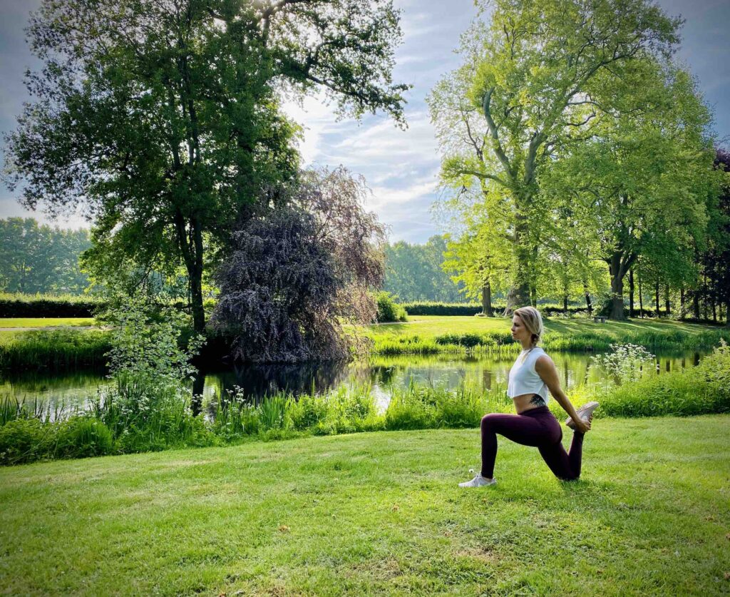 Bended Knee Lunge Quad Stretch